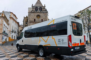 Autarquia tem novo minibus para o transporte escolar