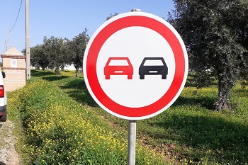Câmara Municipal de Elvas substitui sinais de trânsito em estradas